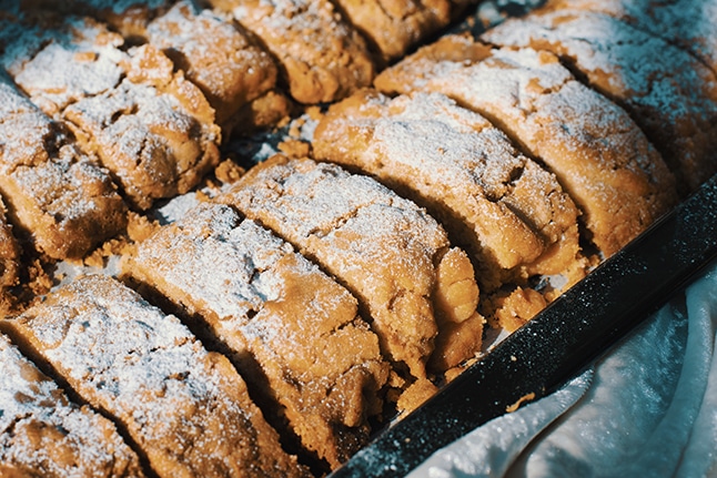 עוגיות מגולגלות: רולדות במילוי ממרח מתוק