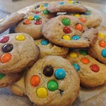 עוגיות m&m עם עדשים צבעוניות